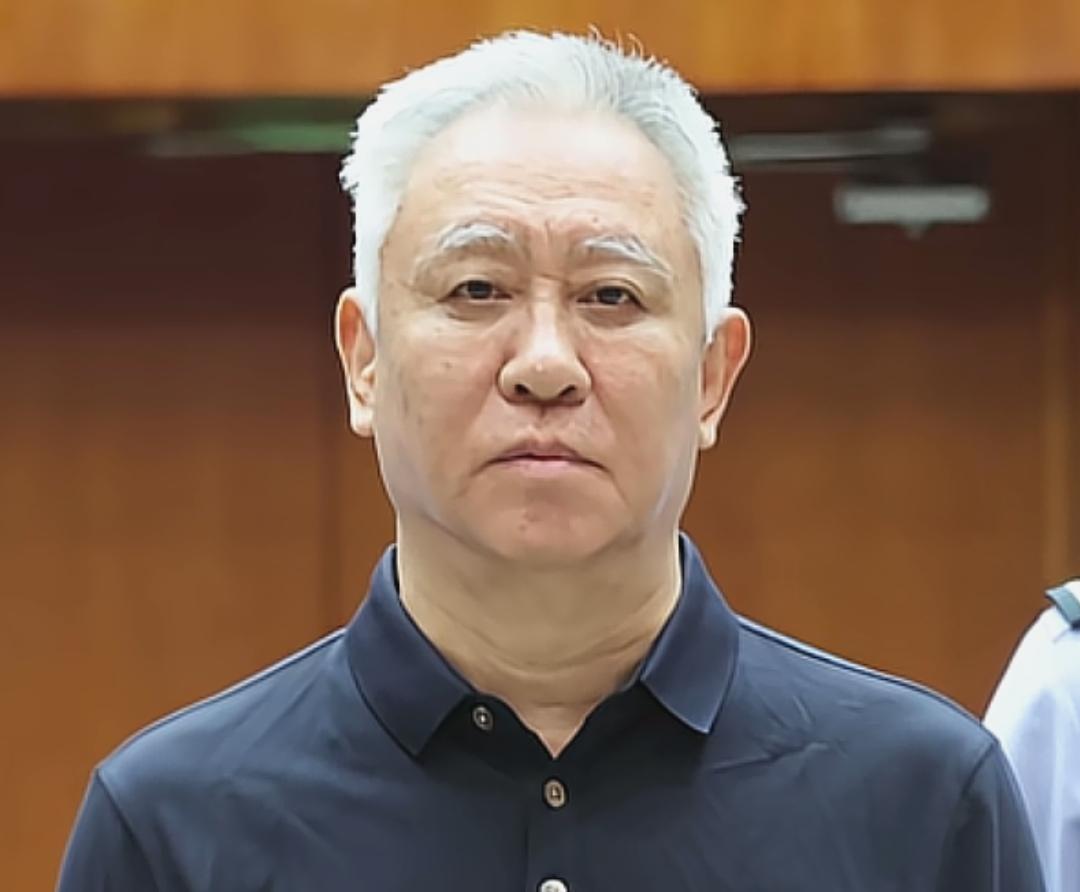 恒大集团许老板被判无期徒刑的消息出来后，网上有很多人认为判轻了，恒大集团给社会造