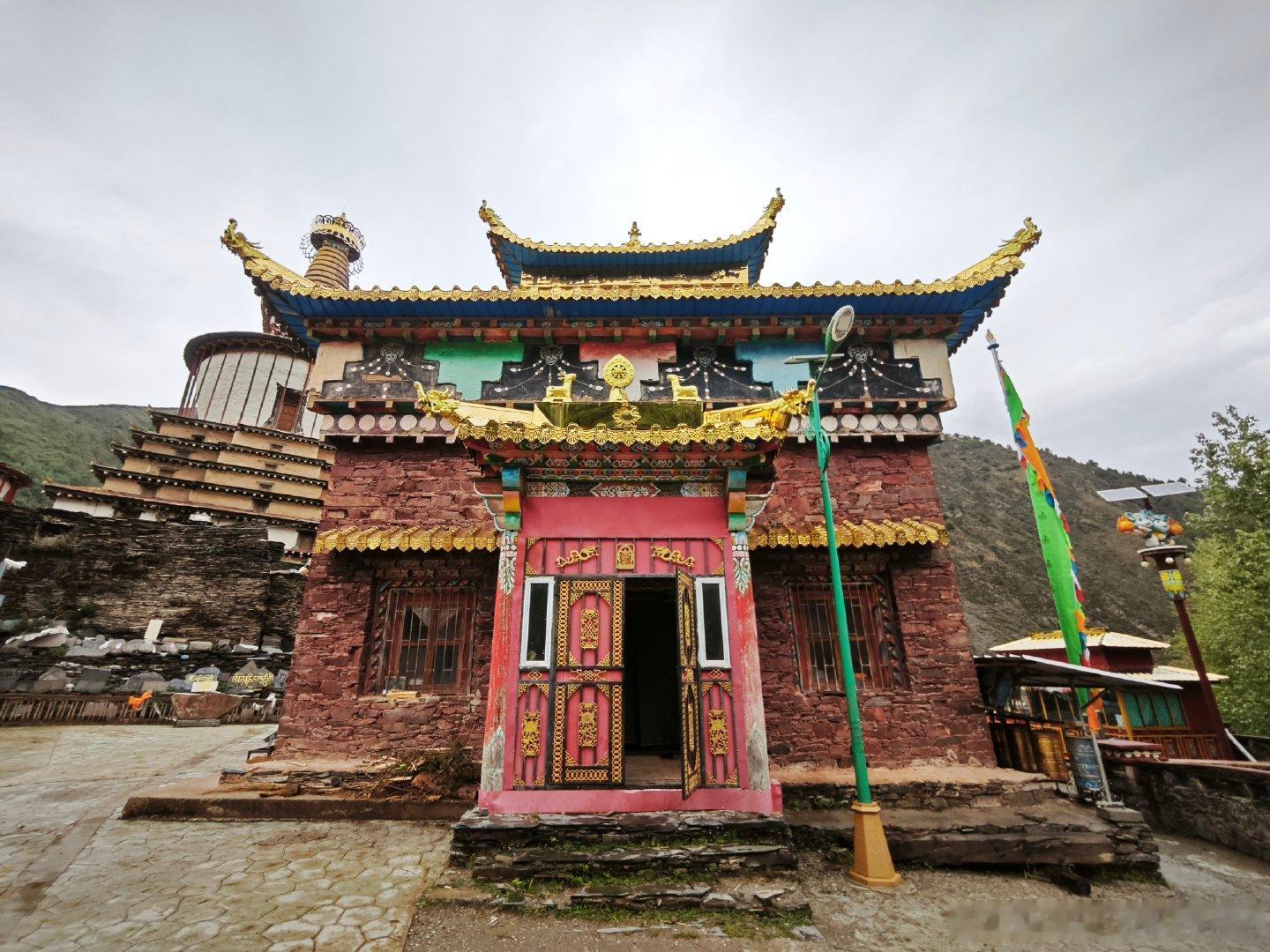 四川省阿坝州，壤塘县茸木达乡，棒托寺。 阿坝·壤塘