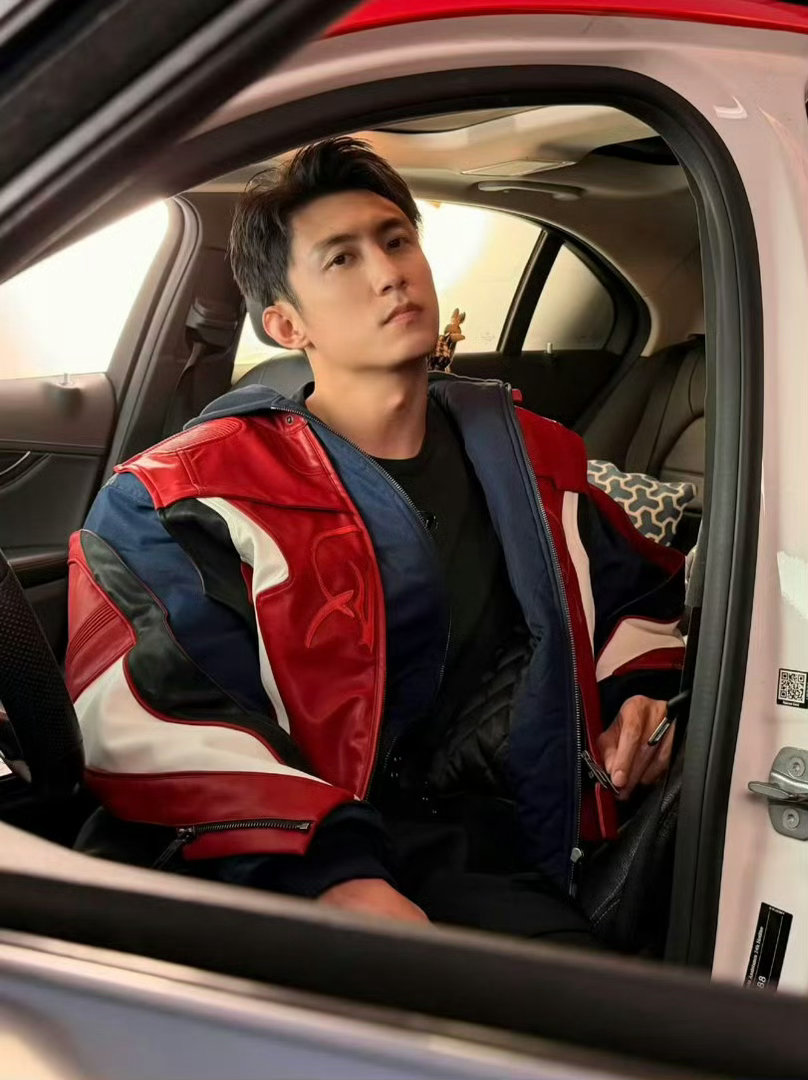 黄景瑜林臻东在现实相遇 当黄景瑜说出“我演的就是你啊”，张臻东笑着拍他肩膀时，突