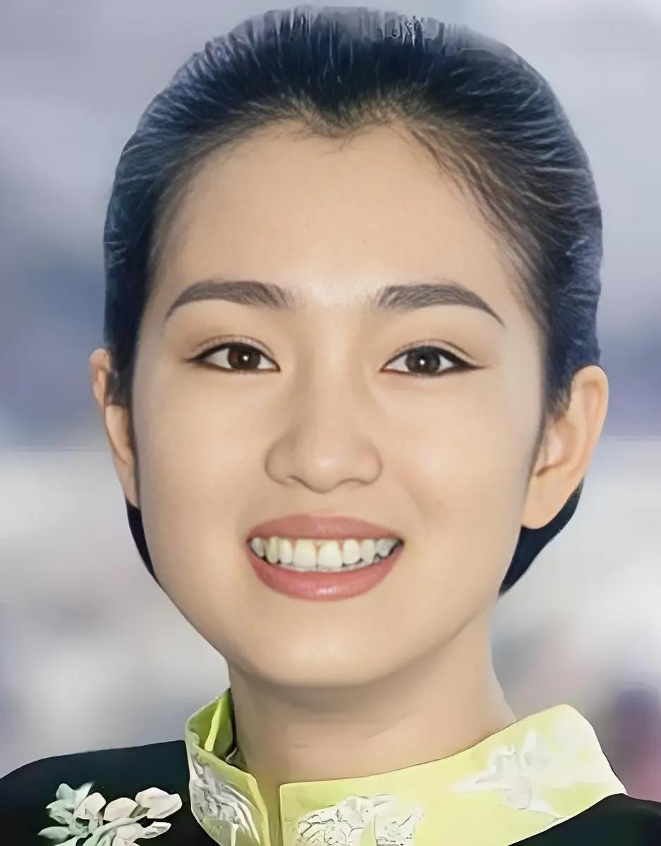 巩俐是国际知名影星。
她出生于山东，从中央戏剧学院起步。
因《红高粱》成名，与张