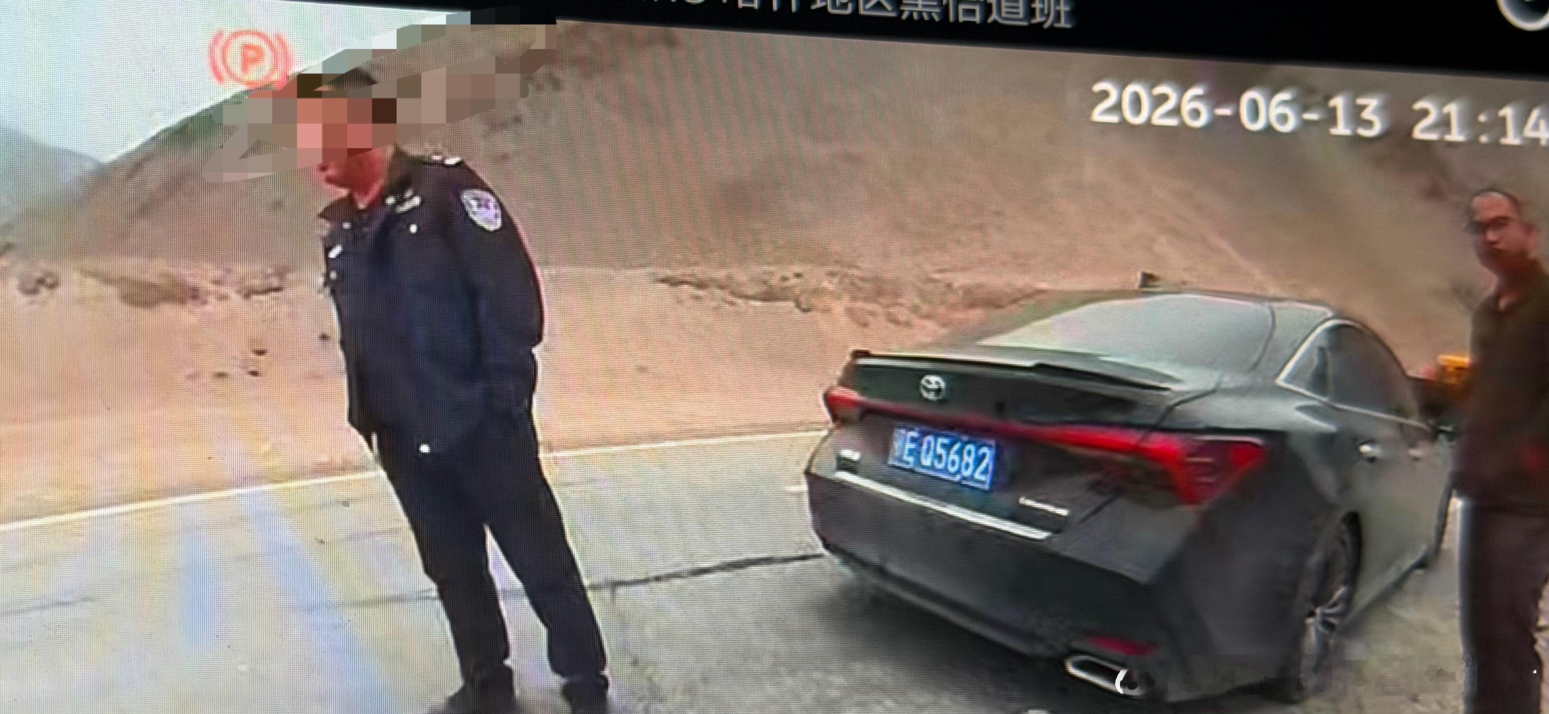 这次爆胎的解决方案是，湖北的那辆车，他其实是三十里营房那边片区的民警他的车是原本