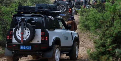 首先是硬核玩家的 “标配座驾”——Jeep 牧马人绝对排第一。论坛里老炮常说 “