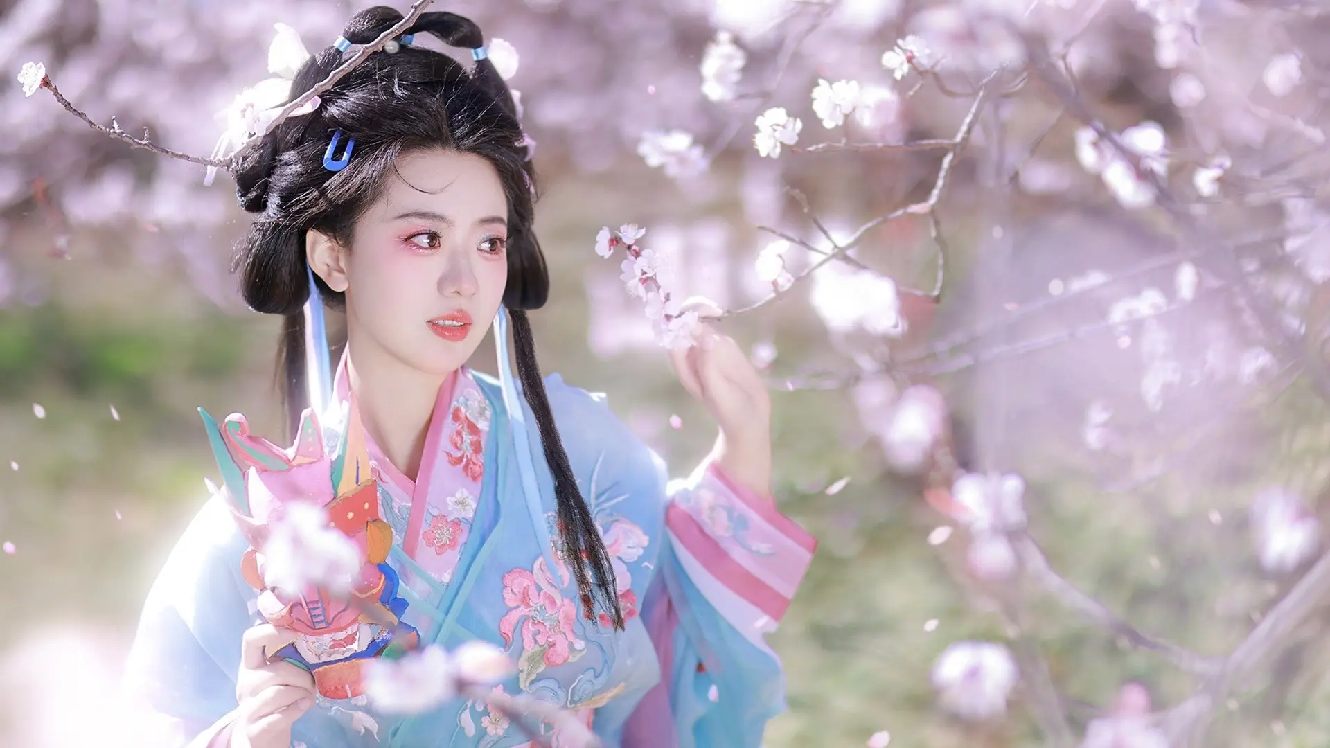 沾衣欲湿杏花雨『客』。