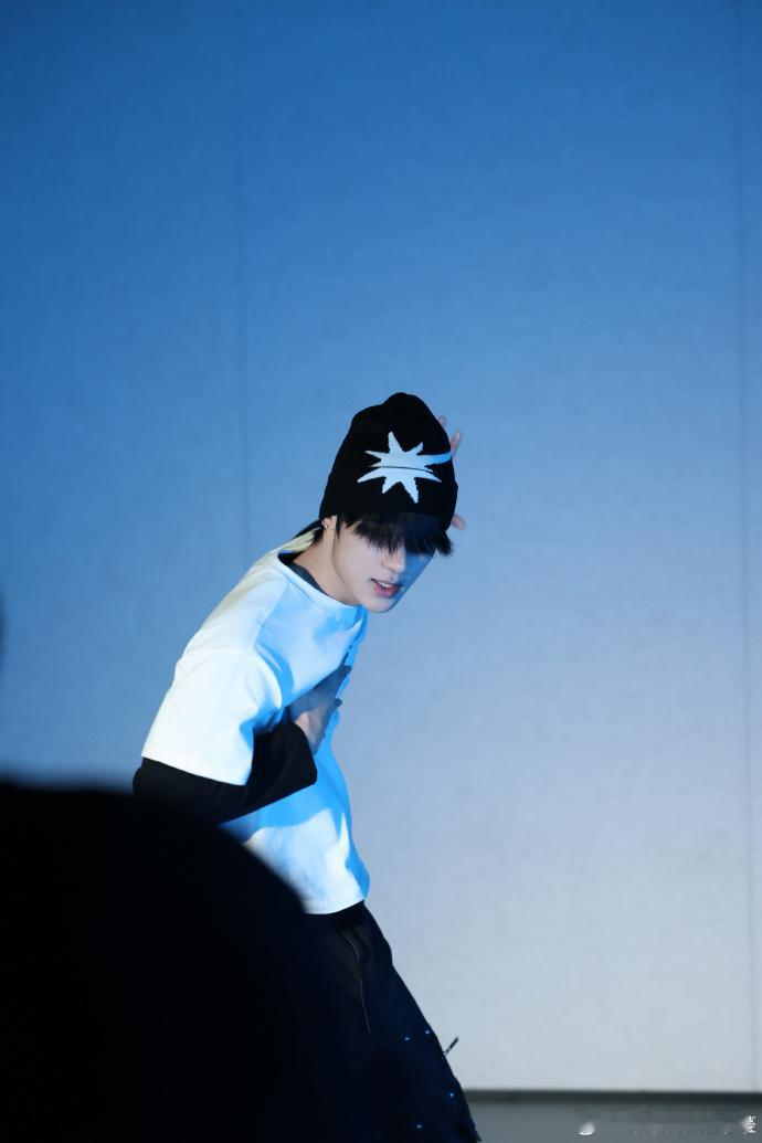 #张峻豪HealingEnergy##张峻豪AngelNumbers花絮照#张峻