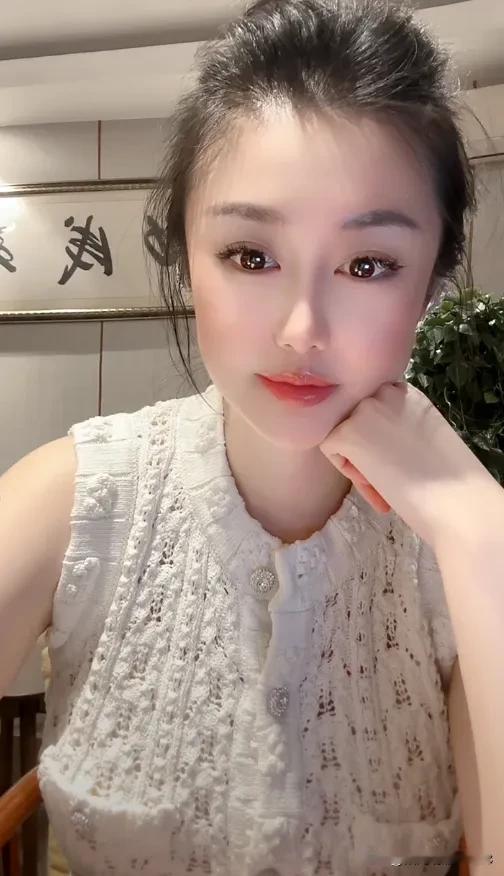 两性之间的秘密
1、男人喜欢女人主动解衣服
2、男人喜欢女人躺在他怀里对他说:“