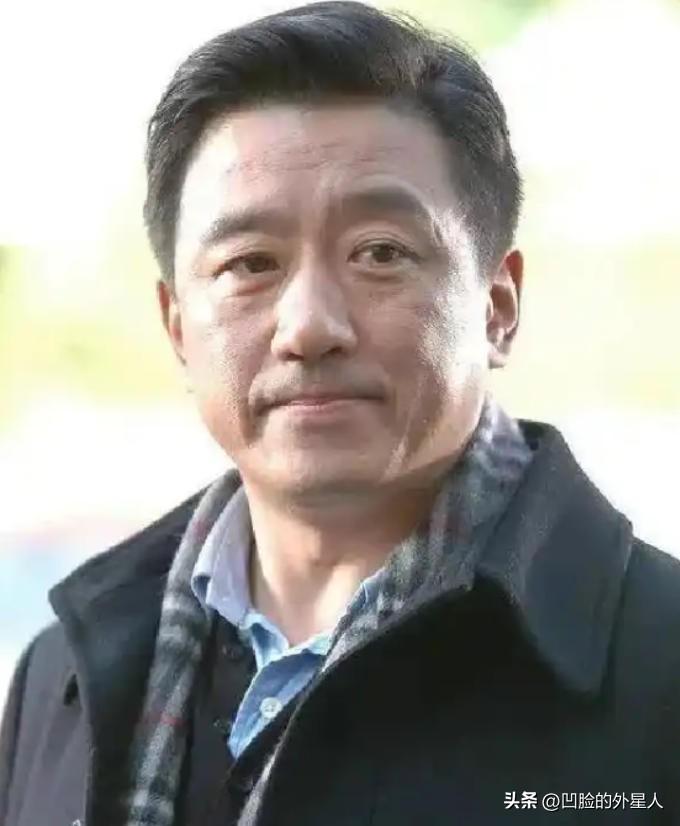 拍了70%的戏，男主角以为拿捏住了剧组，当场罢演要加钱。导演陈国军脸一沉：换人！