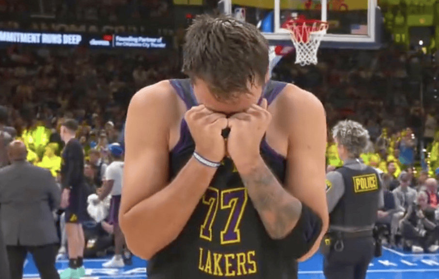 东契奇无对抗受伤逼迫球员带伤出战，这是湖人队的老传统了。今天赛后，雷迪克对媒体透