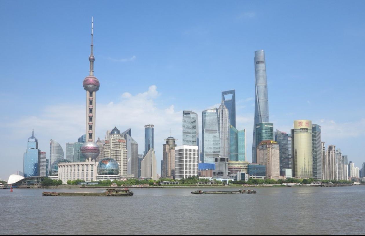 北京是全国人民的北京；
广州是第三世界的广州；
深圳是世界人民的深圳；
上海是（