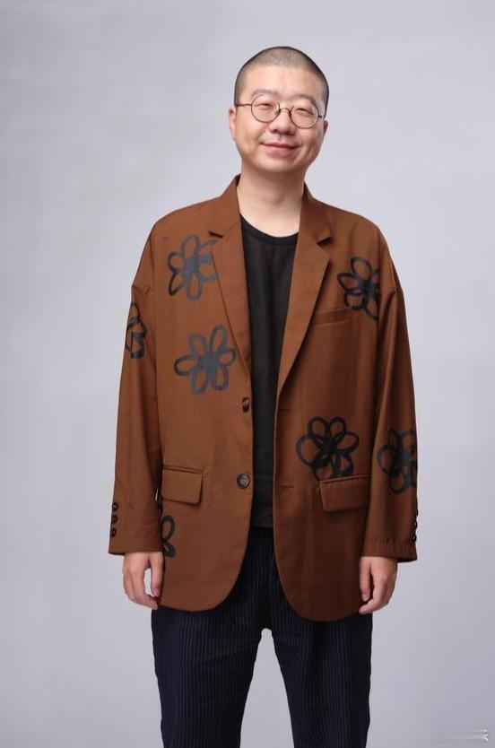 不算命不是否定玄学，而是拒绝被模糊预言左右。与其纠结未知宿命，不如踏实行动，自己