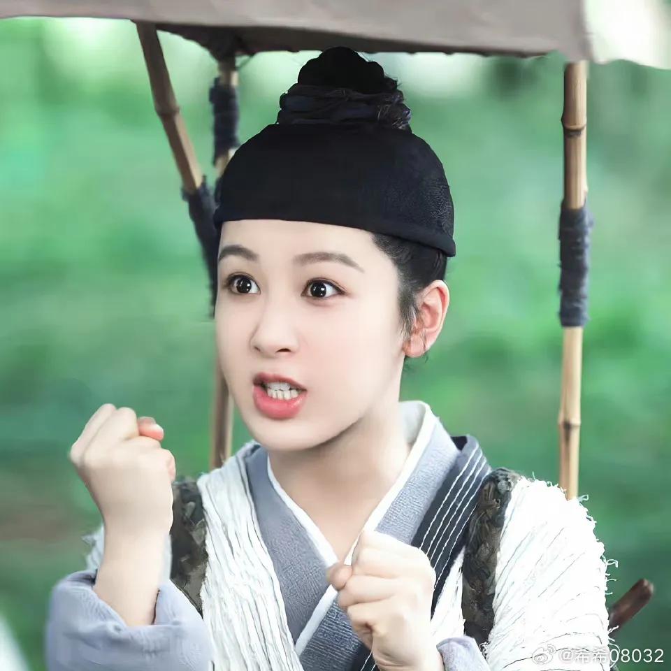 一次，记者问魏大勋：“如果你醒来发现自己变成了杨紫，第一件事，你会做什么？”魏大