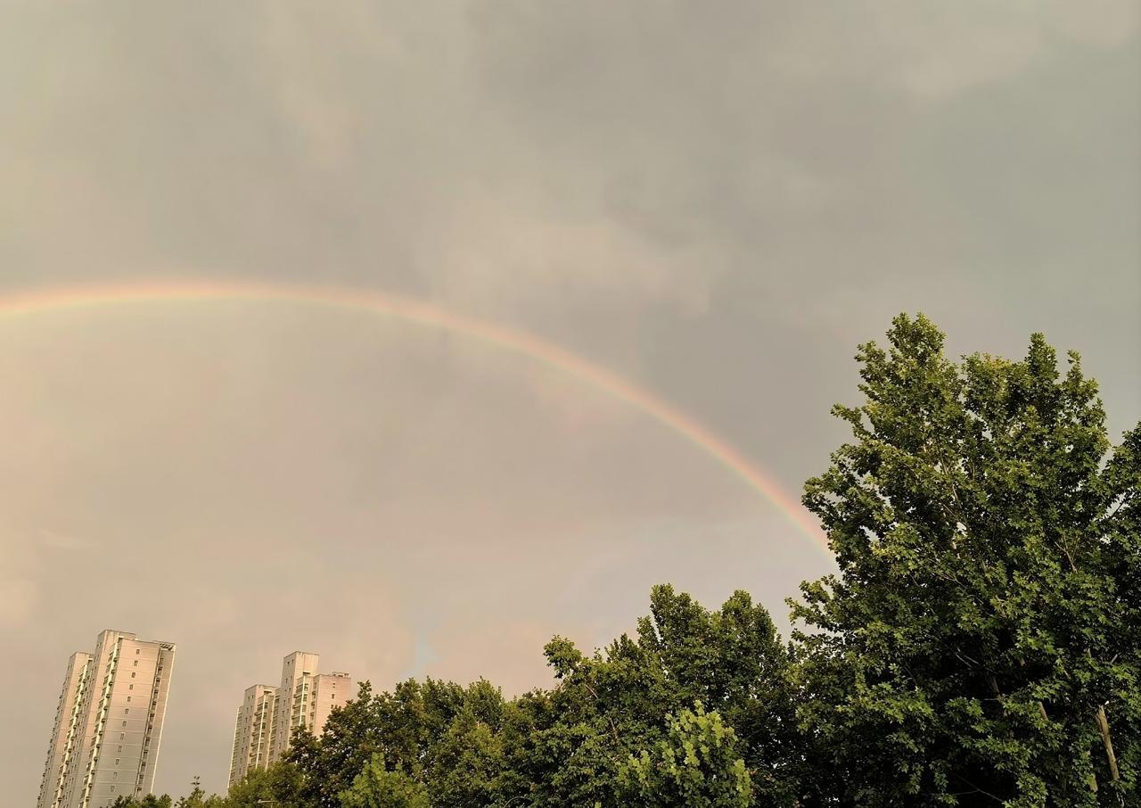 雨后彩虹，轻风送爽！