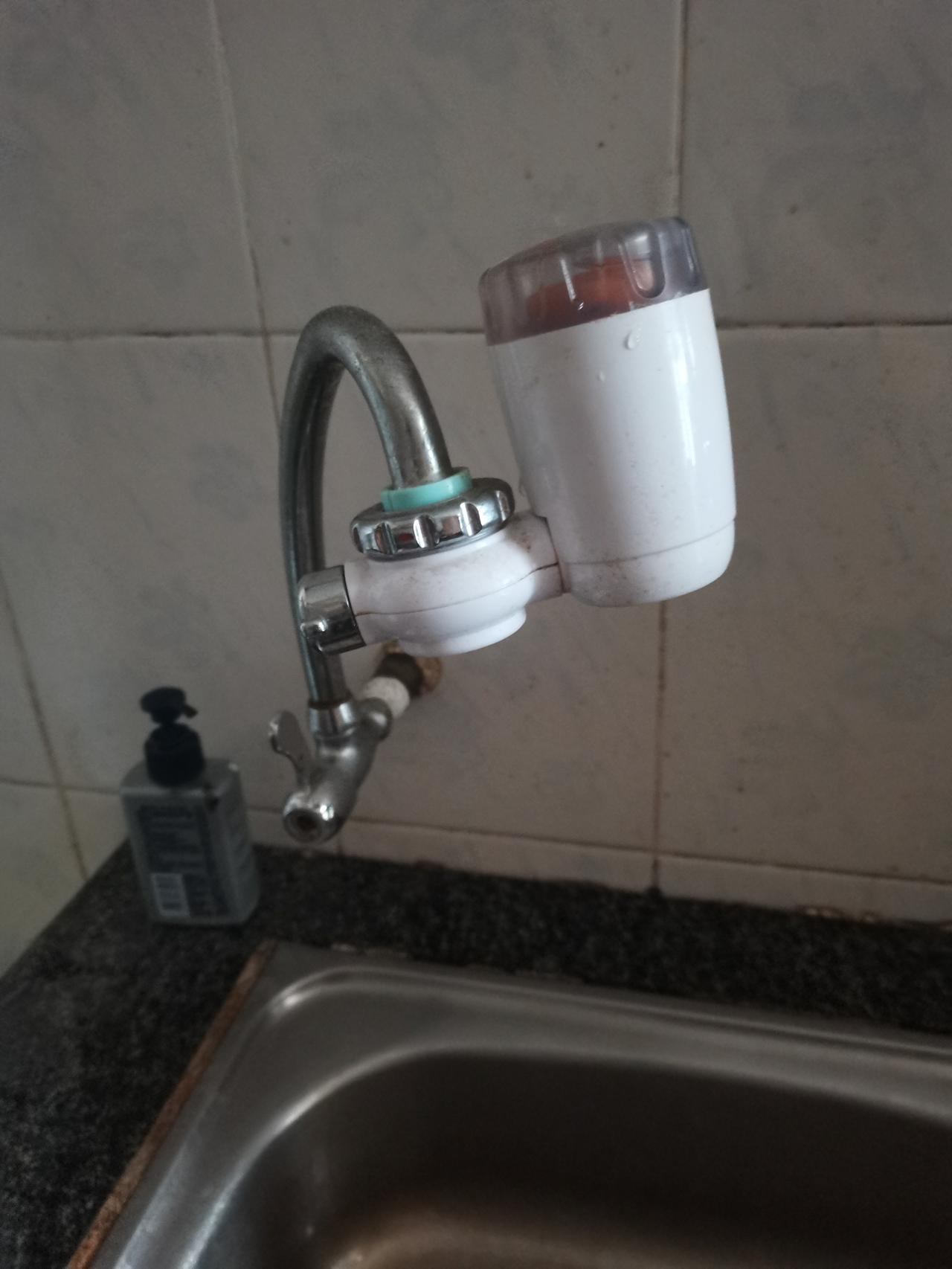 我认识一个朋友，在省城做家装设计师，自己接私单，画一套图赚两三万，活儿挑着接，日