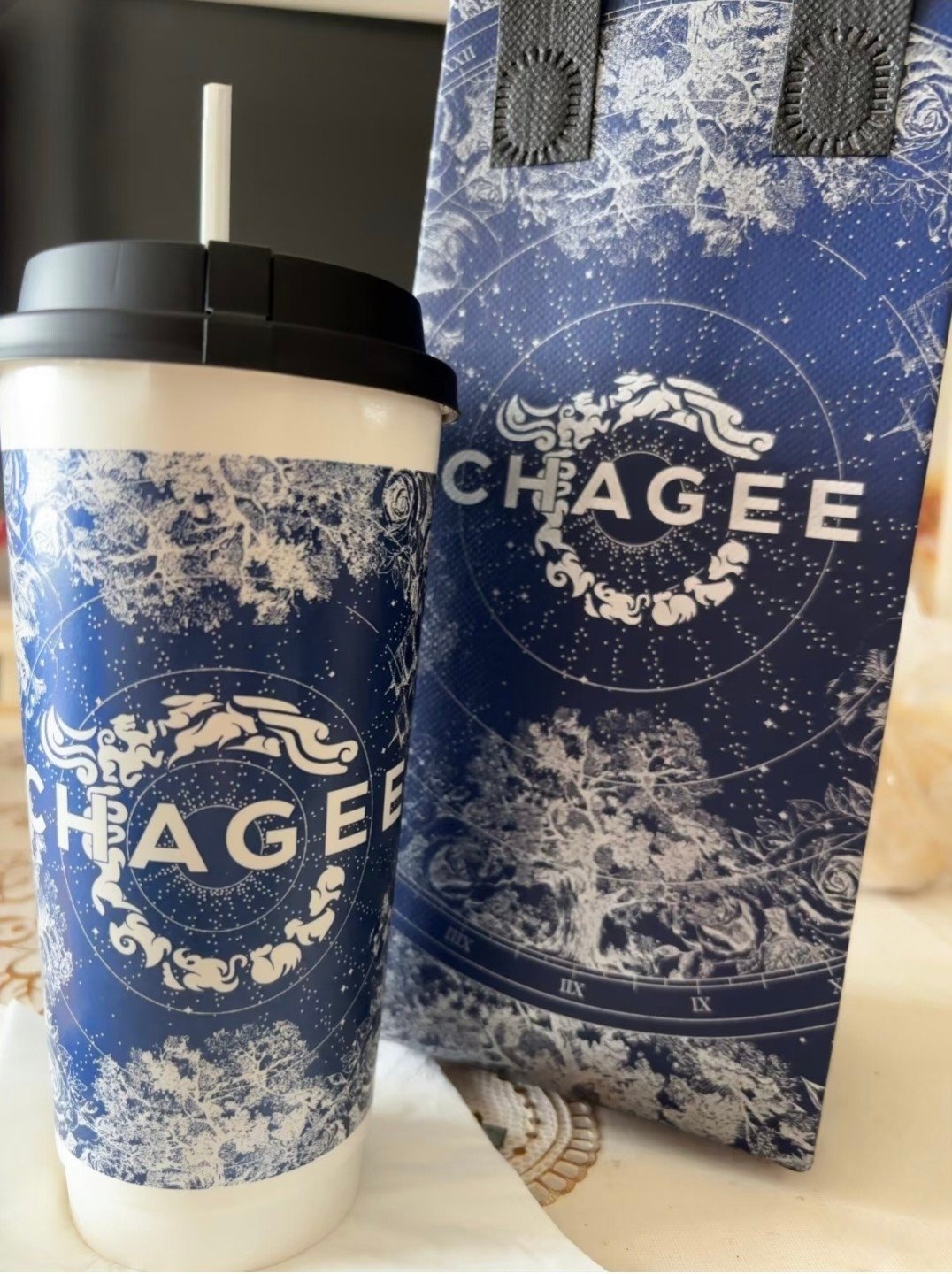 霸王茶姬霸王茶姬 我再也不要成为任何人生命里的一点点了， 我要成为让人睡不着觉的