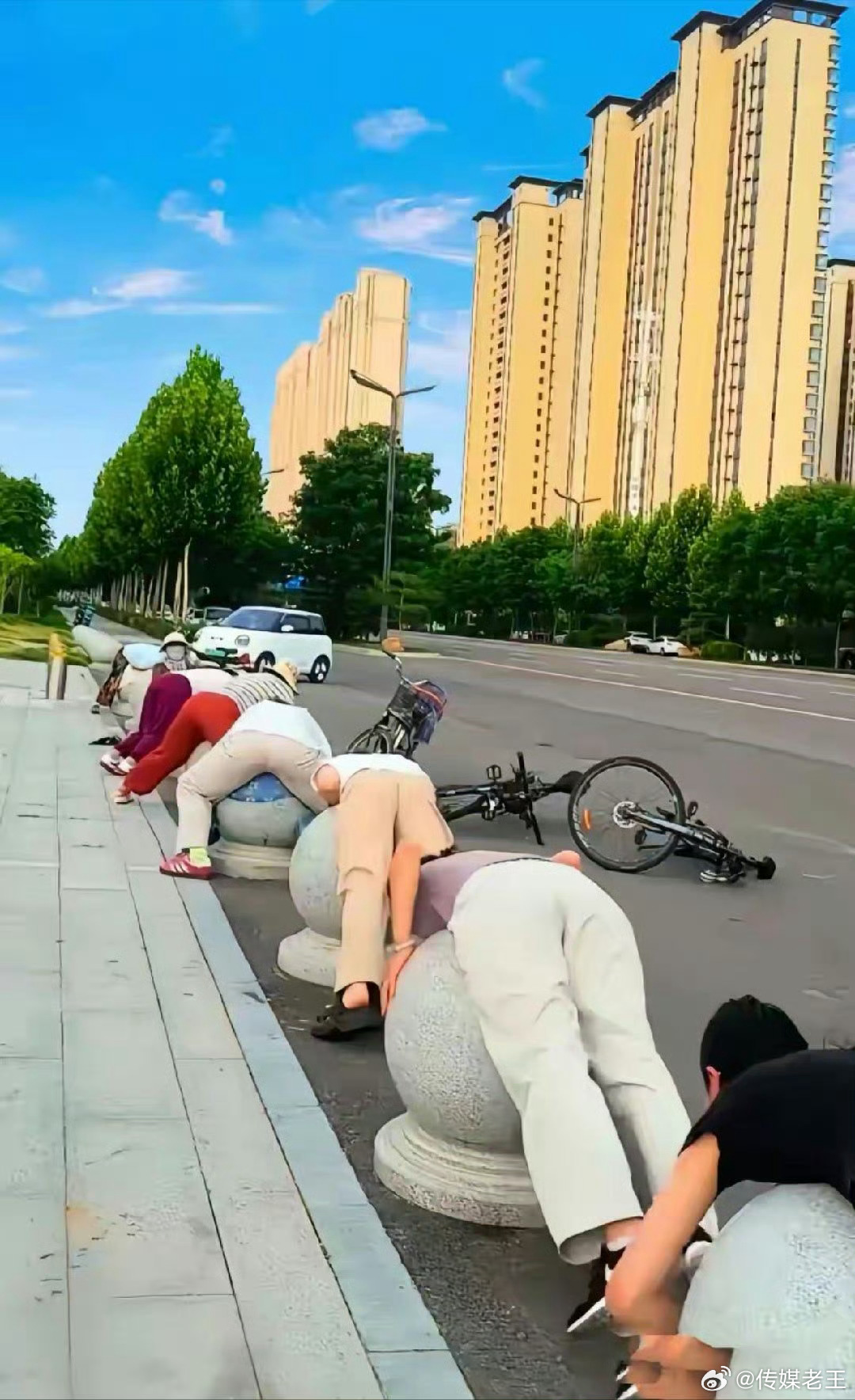 他们这是在干嘛呢？ 