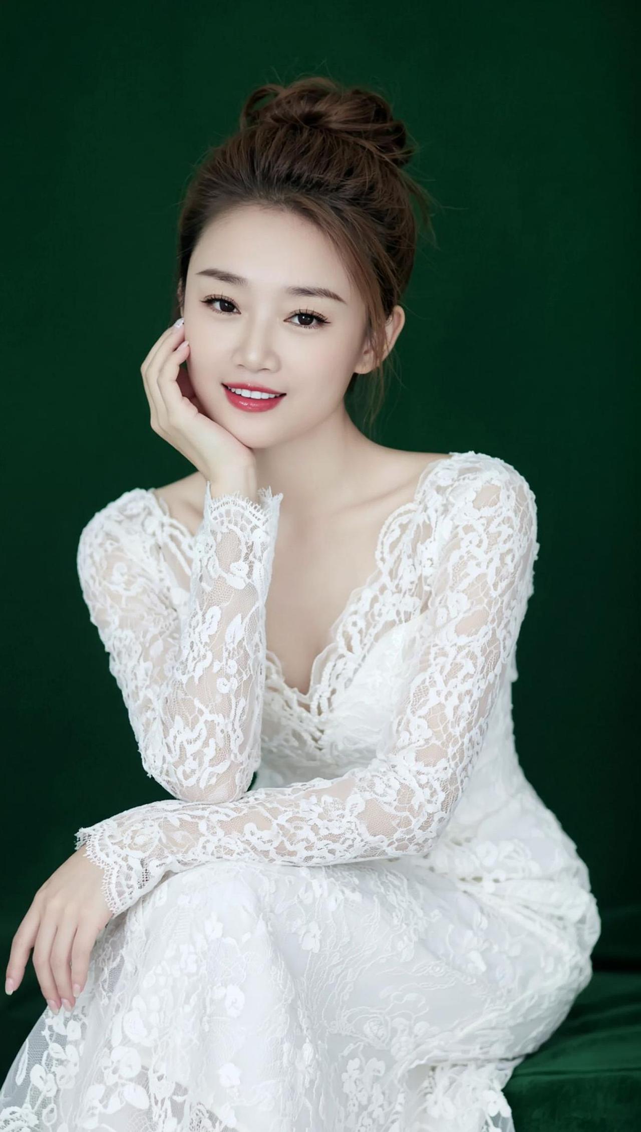 有些事不需要答案，态度就是答案，原来自己从未很重要，只是偶尔被需要，突然明白一个