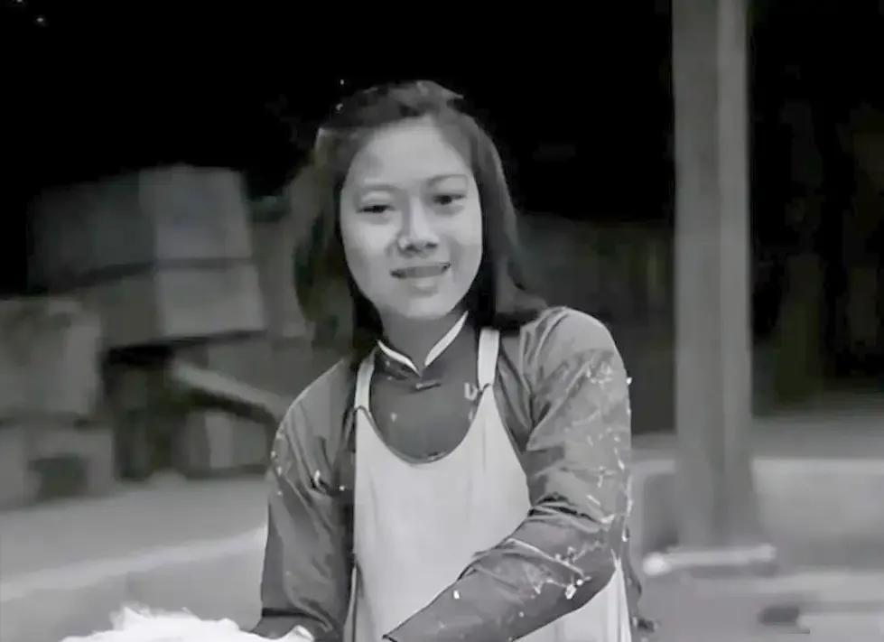 1953年9月，天津棉纺二厂突然来了四名便衣警察。他们径直走向正在运转的纱锭机，