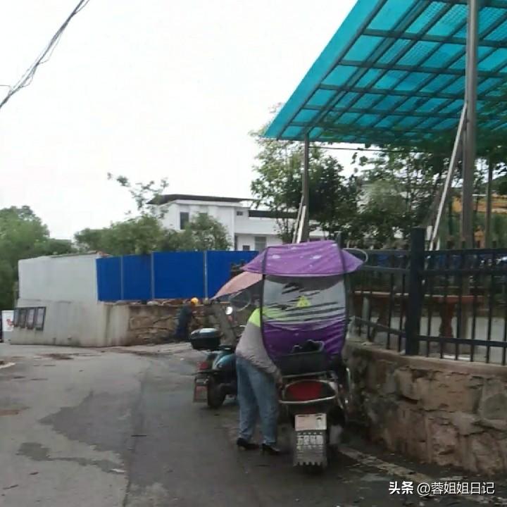先生每天早上起床总是要问我我爱不爱他到底爱不爱他。对于一个63岁的老头一个55的