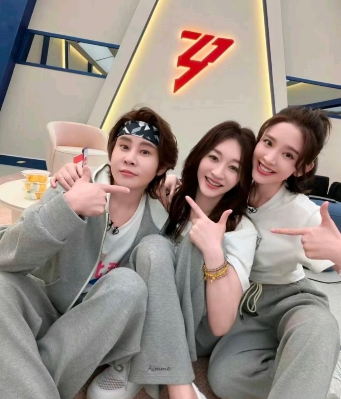 王濛以前叫王萌萌李小冉没叫错王萌萌 我们濛主不要面子的吗！虽然真的很萌王濛