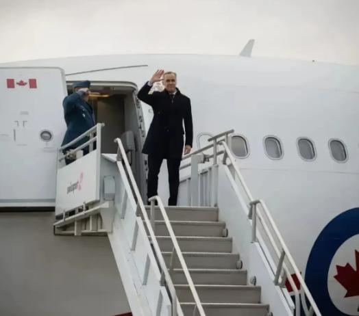 提起裤子不认人！越来越发现，加拿大的总理卡尼、法国马克龙和韩国总统李在明是一个套