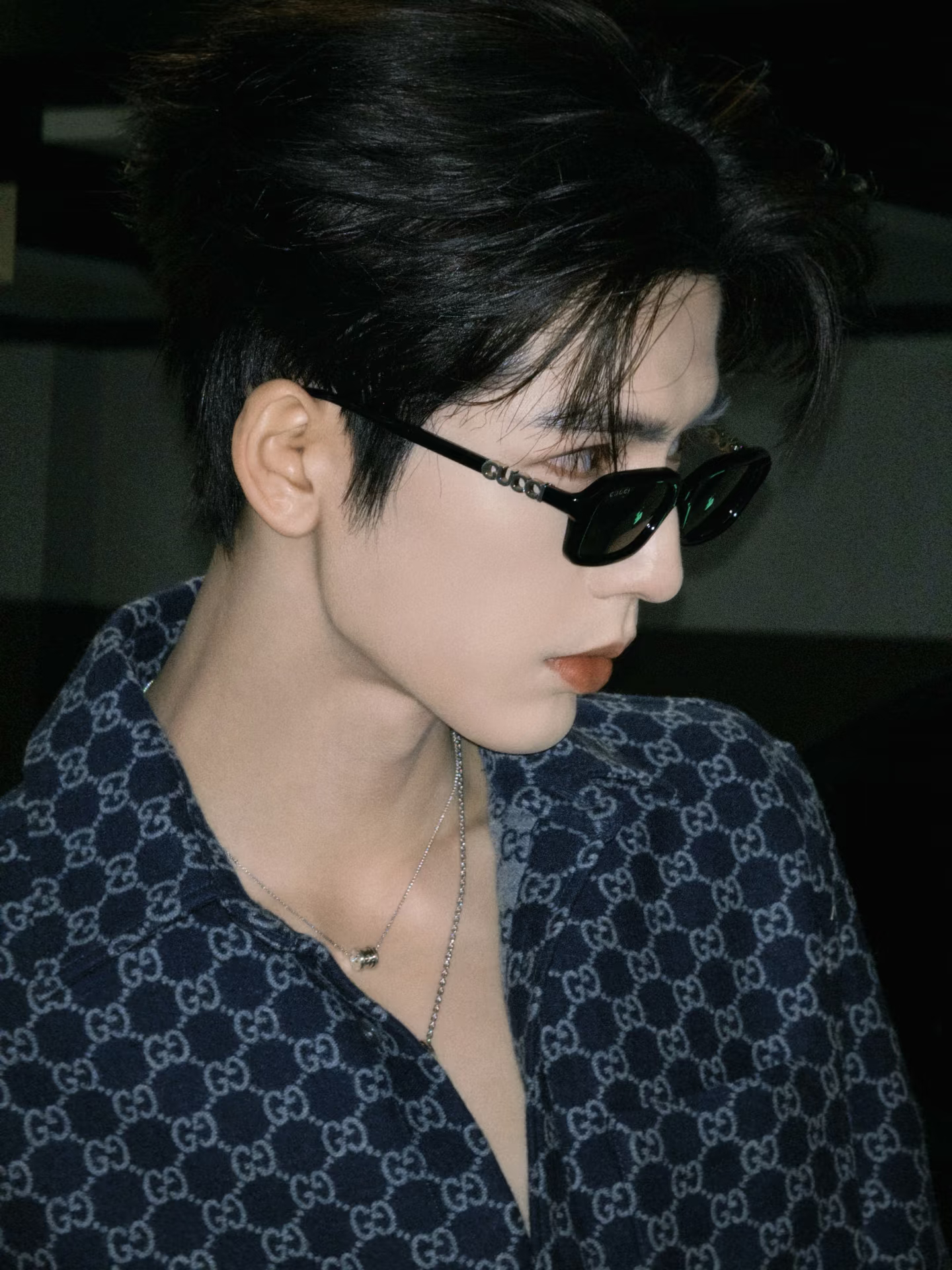 有这么权威的一张脸张凌赫古装戴墨镜