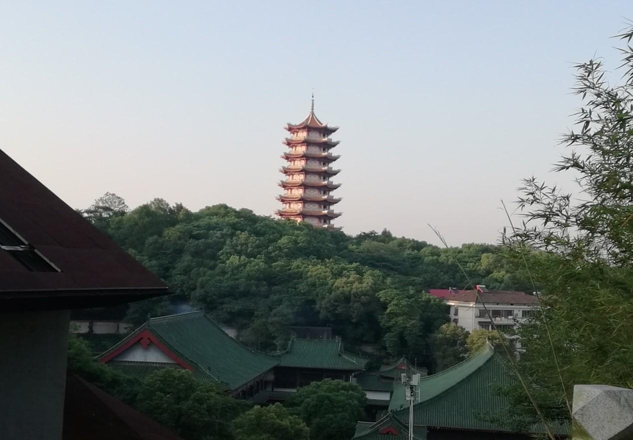 打卡景区236：秀峰公园
坐标：益阳市赫山区。
评级：
票价：
提示：爱国主义教