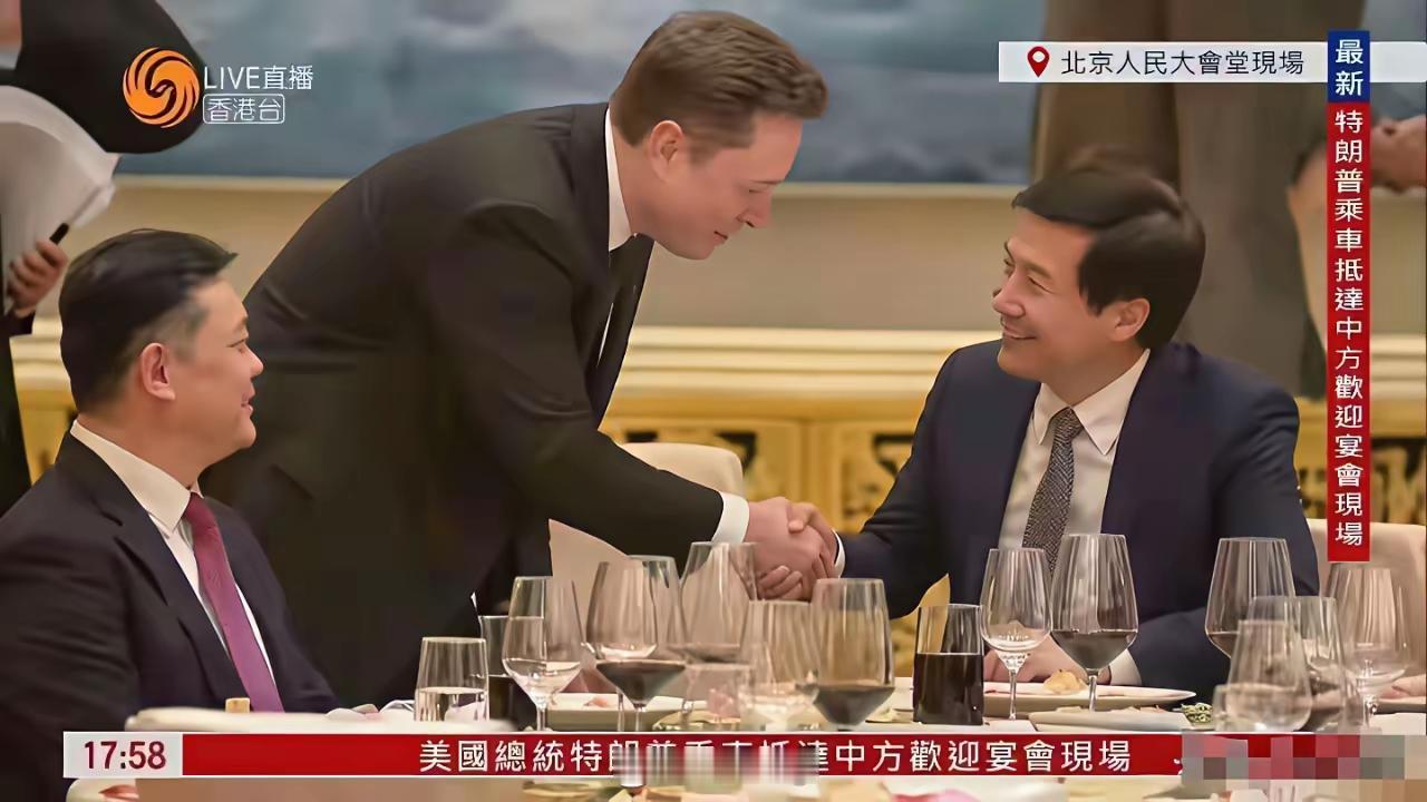 马斯克深谙中国文化：来而不往非礼也！
马斯克因为一方面因为舟车劳顿，一方面找他合