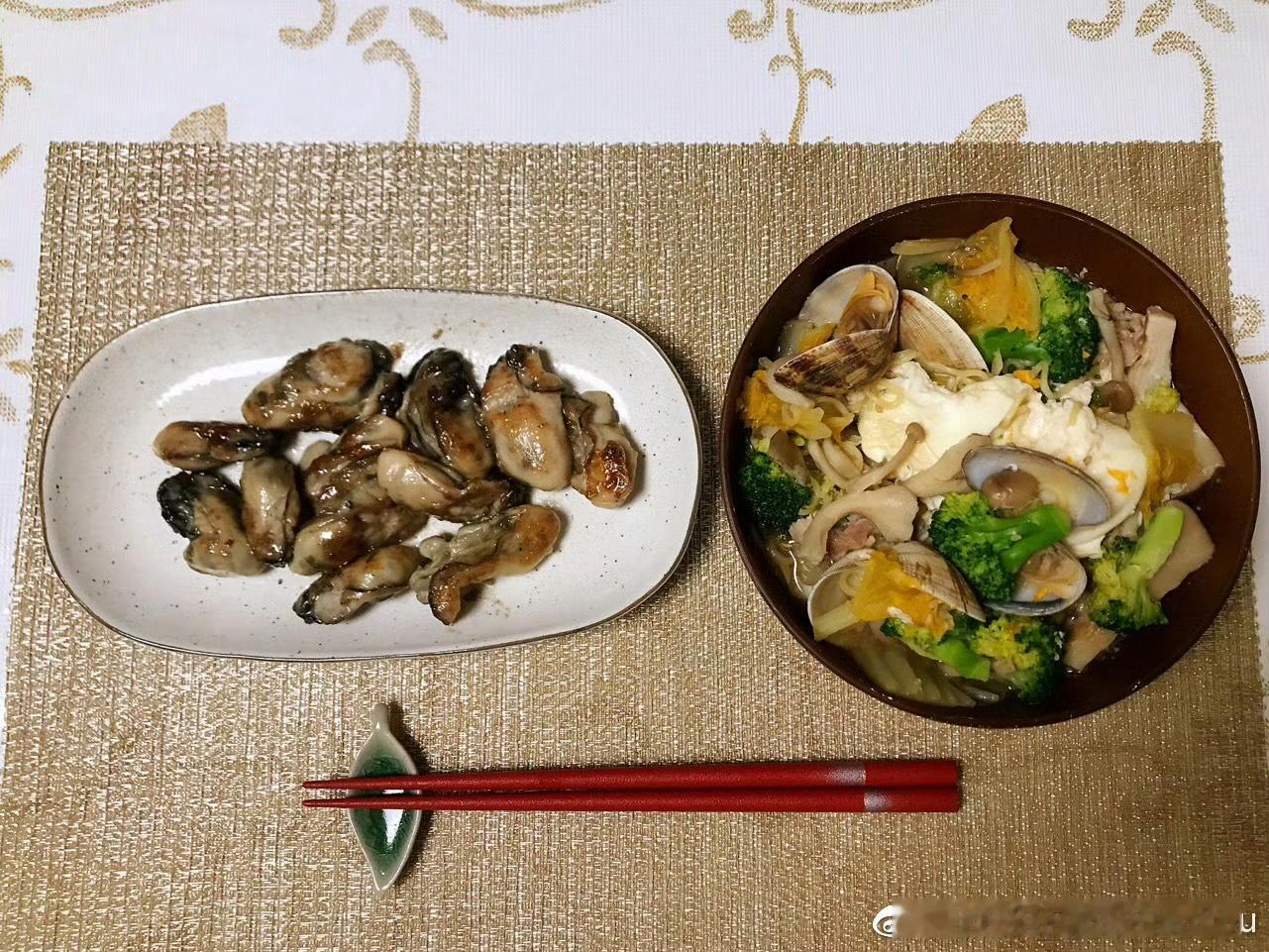 【搬运】2018年12月04日我家餐桌 去了卖海鲜的店买了个头很大的花蛤和海蛎花