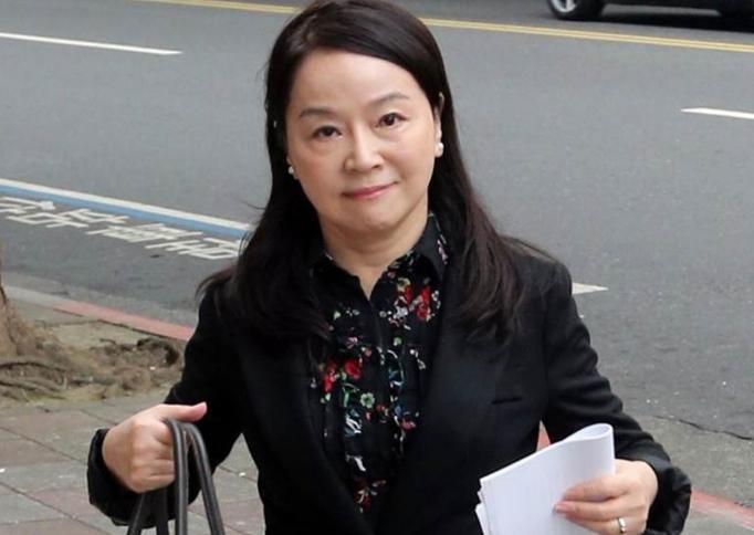 周玉寇这次倒是想得明白了，周玉寇警告民进党，不要再象怨妇那样继续哀嚎下去了，小心