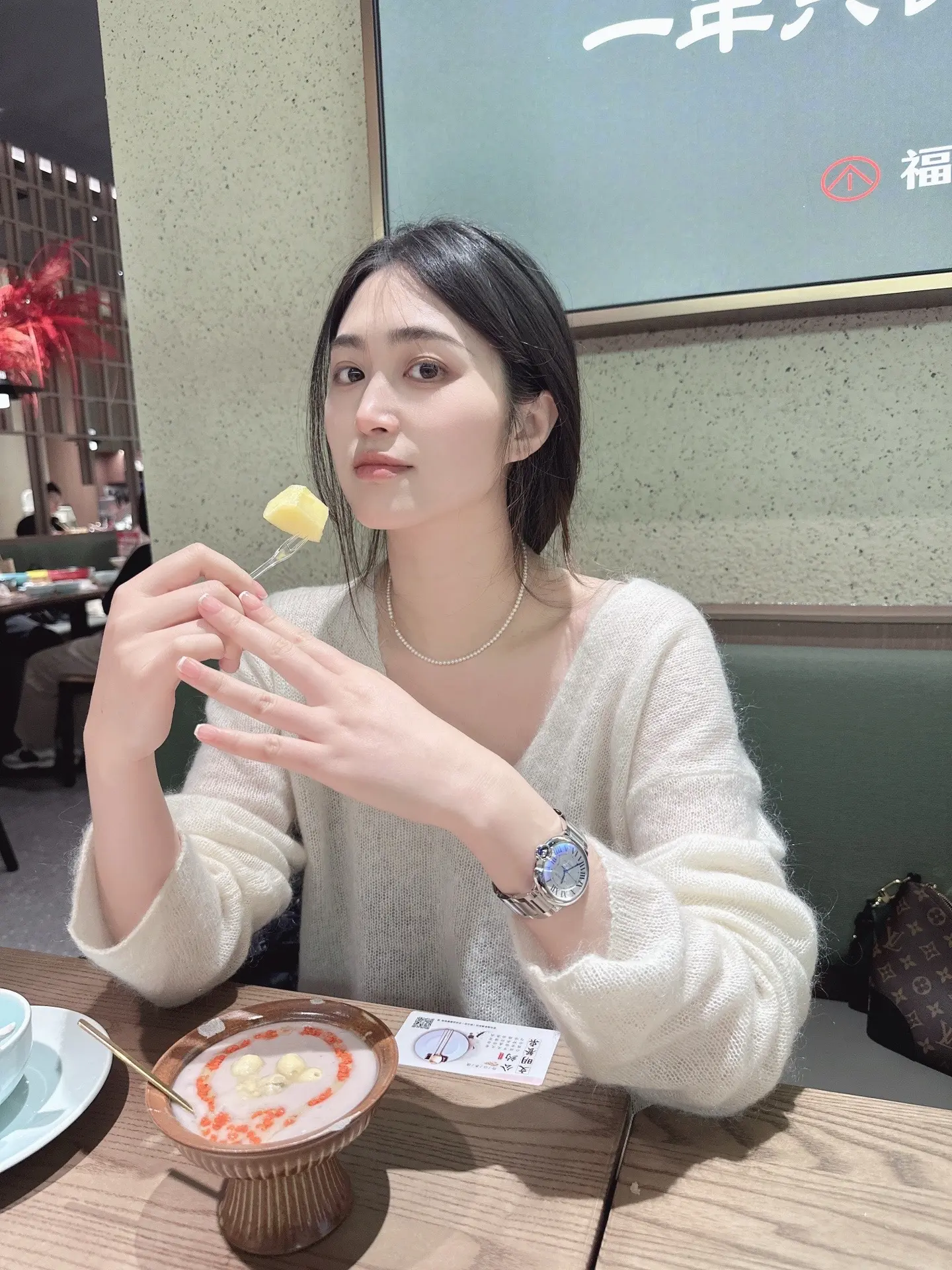 我做事情可是要人家哄着的！略略略