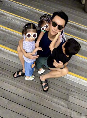 郑恺苗苗一家五口同框家，是人们心中最温暖的港湾。近日，郑恺苗苗一家五口同框的画面