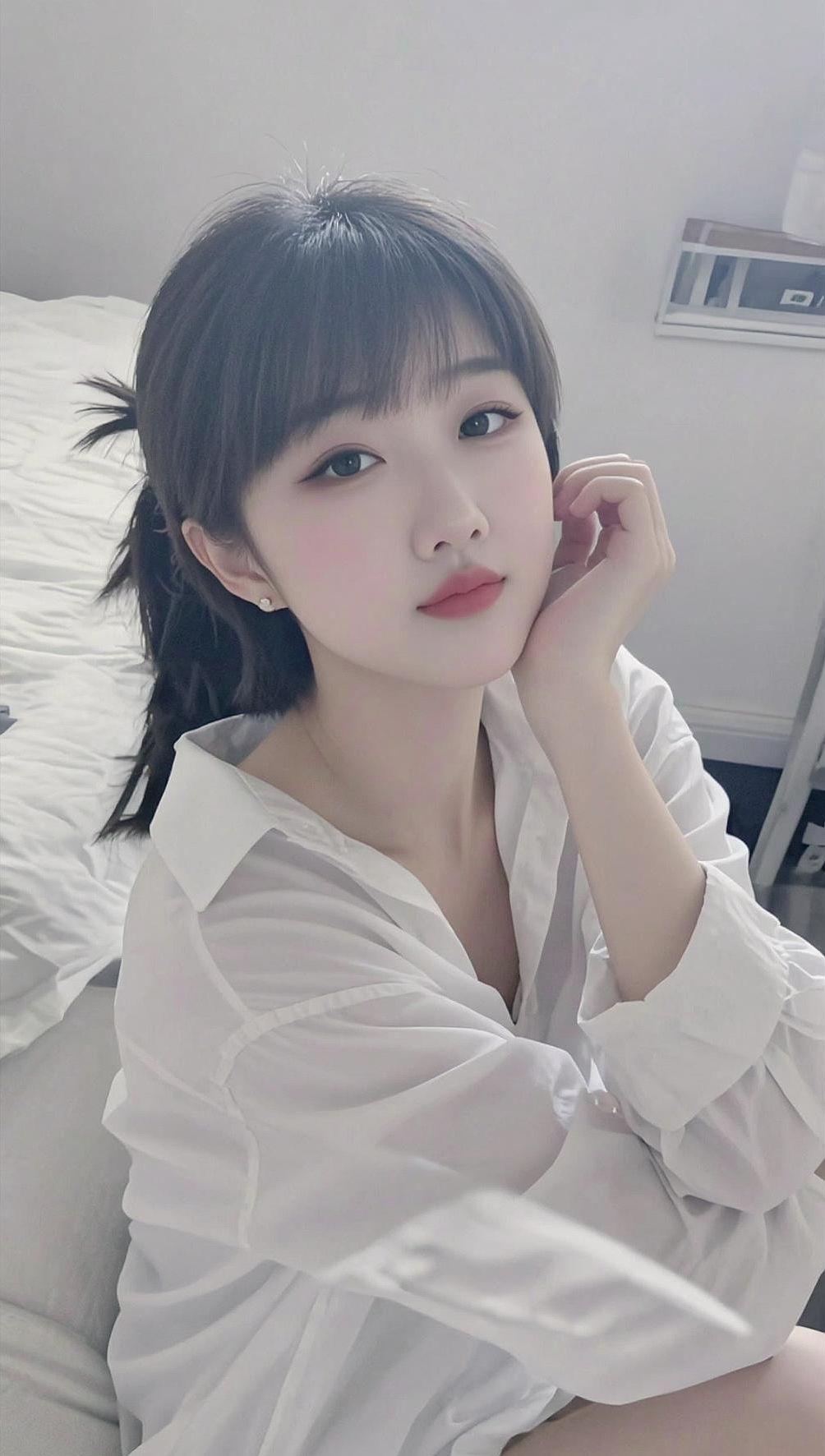 AI白衫手托照 抖音ai创作