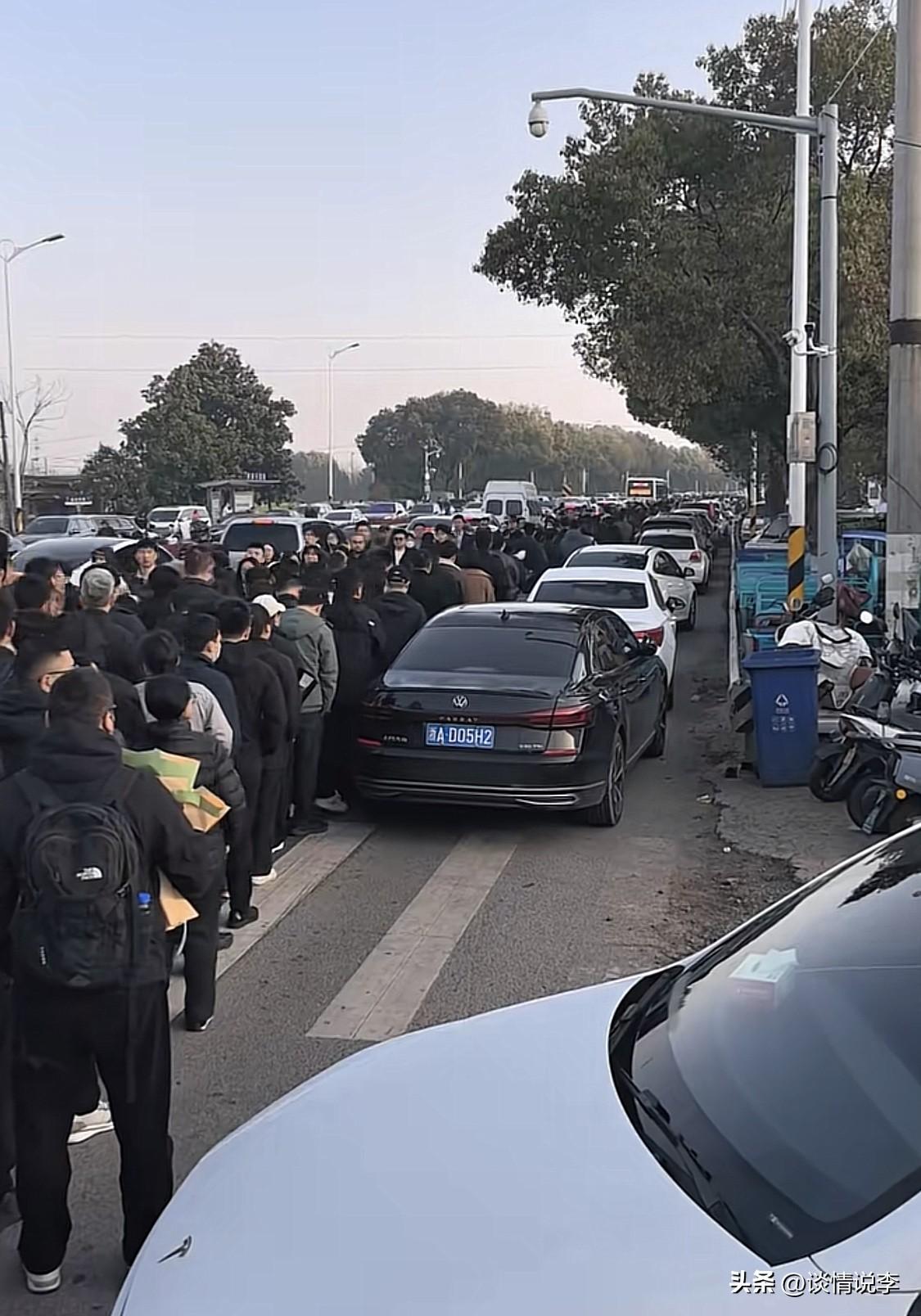 送别张雪峰老师，天地之间有杆秤，这秤就是人心。

可能还有人不理解，为什么有这么