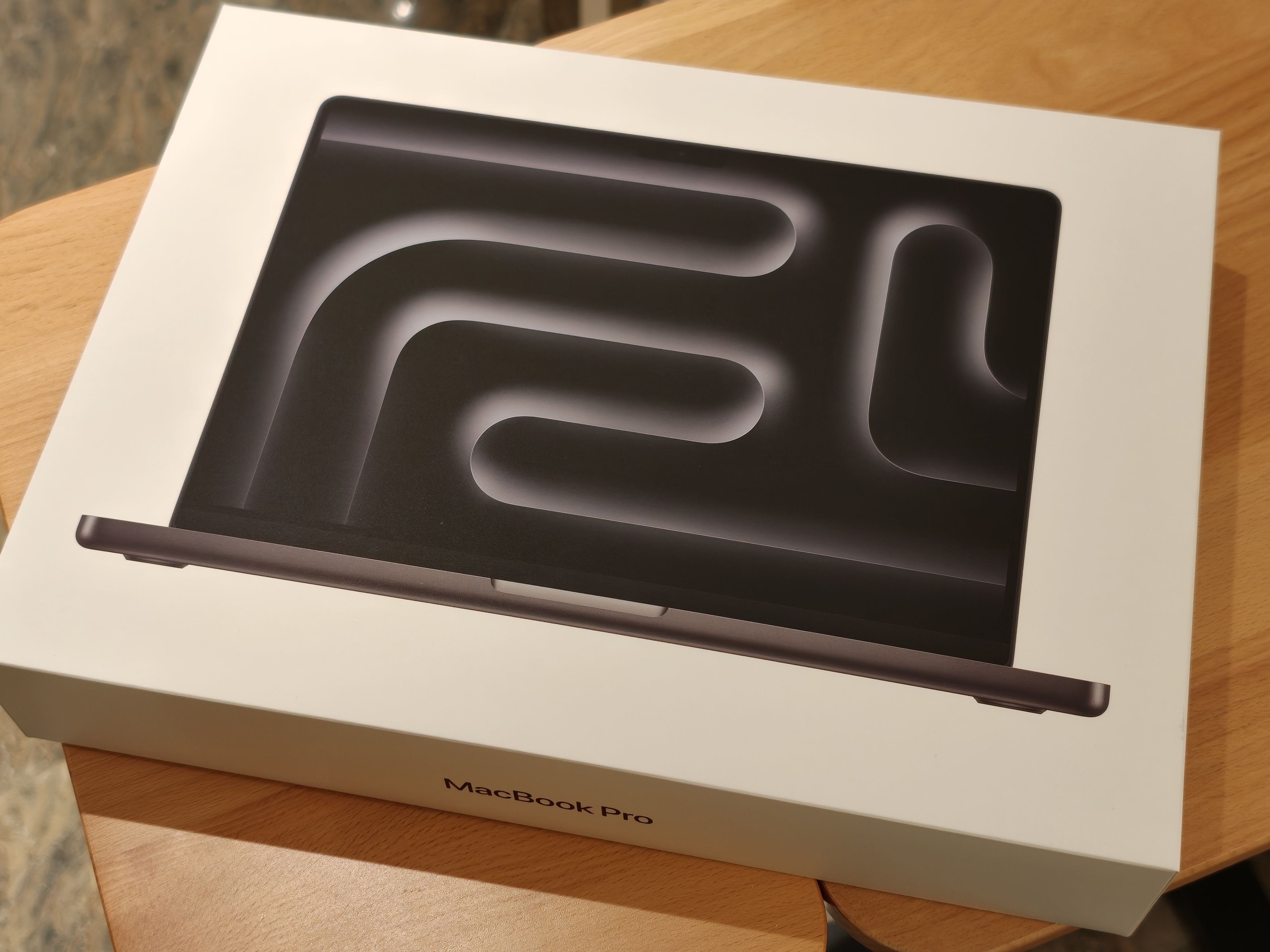 iPad Pro跑AI Studio真的不行！无奈只能买一台最新款的MacBoo