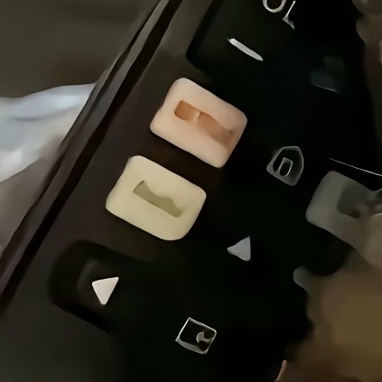 在二元对立的世界里，选择成为连接与整合的桥梁。最大的慈善，是治愈自己内心的不安，