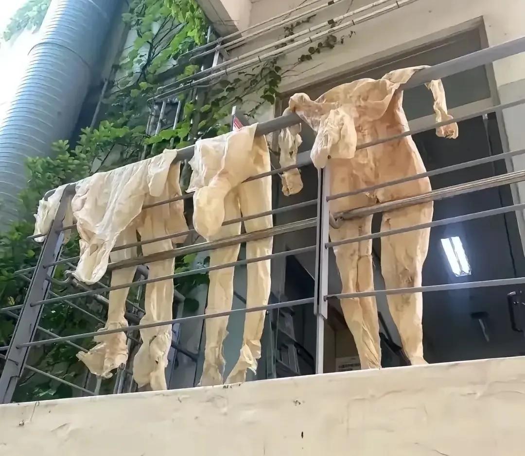 中国一居民家阳台惊现三体世界脱水人！
