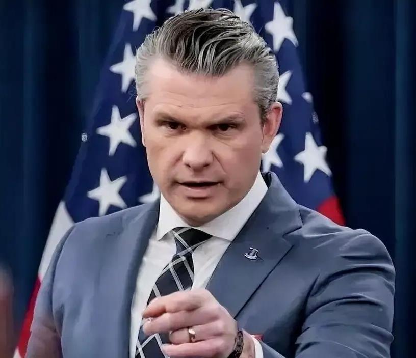 美军内讧！据央视新闻消息，美国防长赫格塞思已要求陆军参谋长兰迪·乔治“辞职并立即