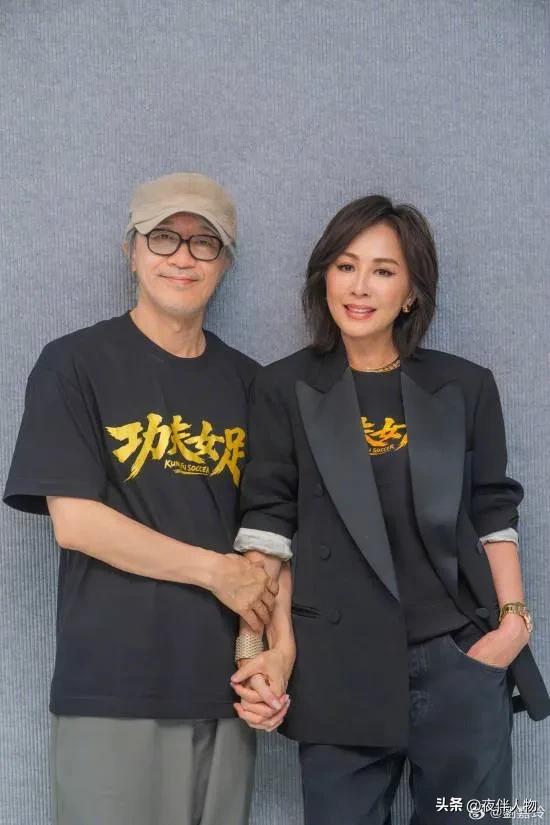 《功夫女足》香港首映，周星驰吐槽刘嘉玲不把他当导演，刘嘉玲说她拍戏不用星爷管！看