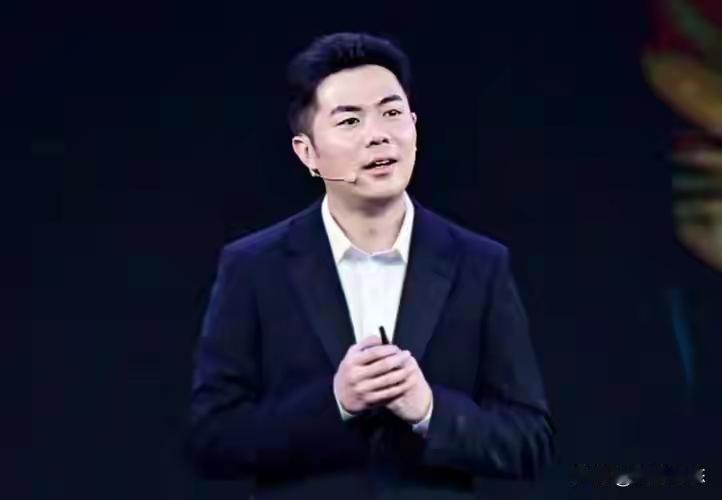 张俊杰的人生简直就是一部传奇。他没上一天学，名字还是自己取的，10岁成了孤儿后流