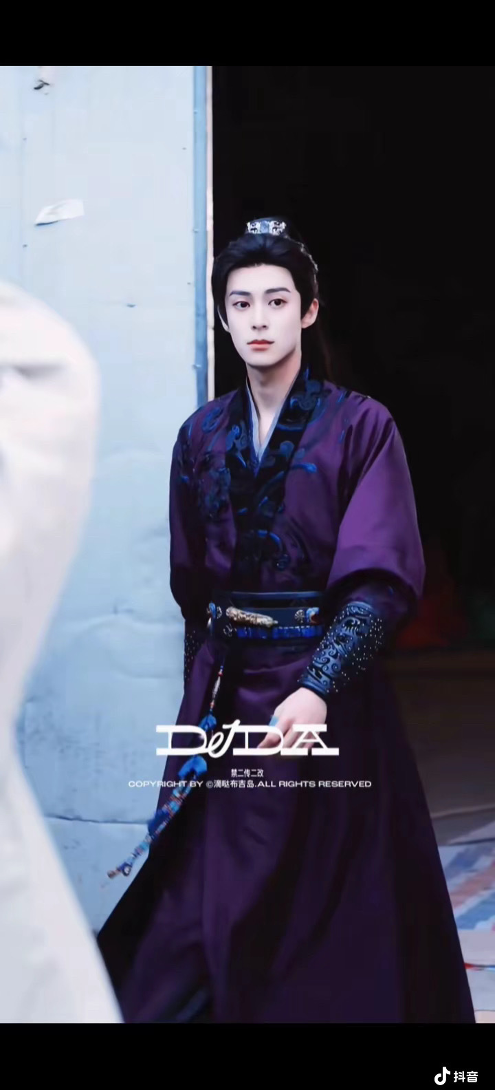 是帝王亦是少年郎，论王鹤棣对角色的拿捏性，可塑性是真滴强，别的不说这个紫色是真高