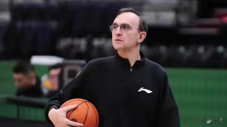 乌戈好像又镇不住场子里！
昨天辽宁队输给了排名第15的广州队16分。比比分更难看