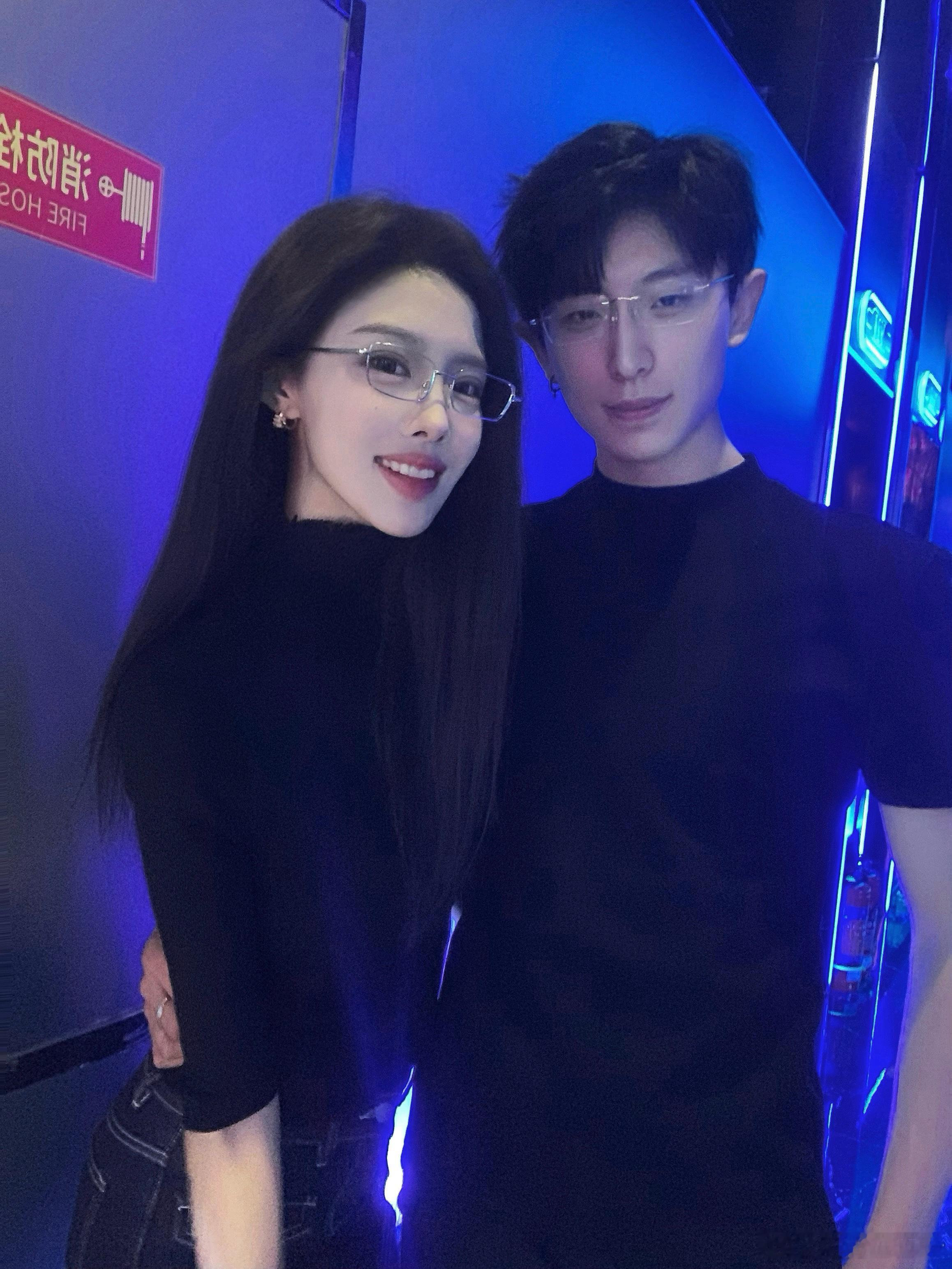 不脱衣服看着像体制内 脱了衣服… 