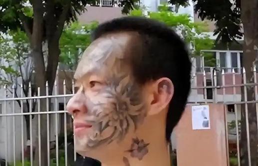 小小年纪误入歧途！浙江杭州一名 14 岁体育特长生趁暑假私自纹身，双腿布满大面积