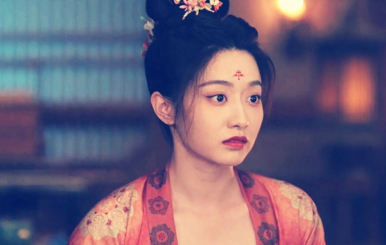 都说樱桃被比下去了？
最新投票结果打脸。
她甩开第二名人气断层。
你盯着石榴姐的