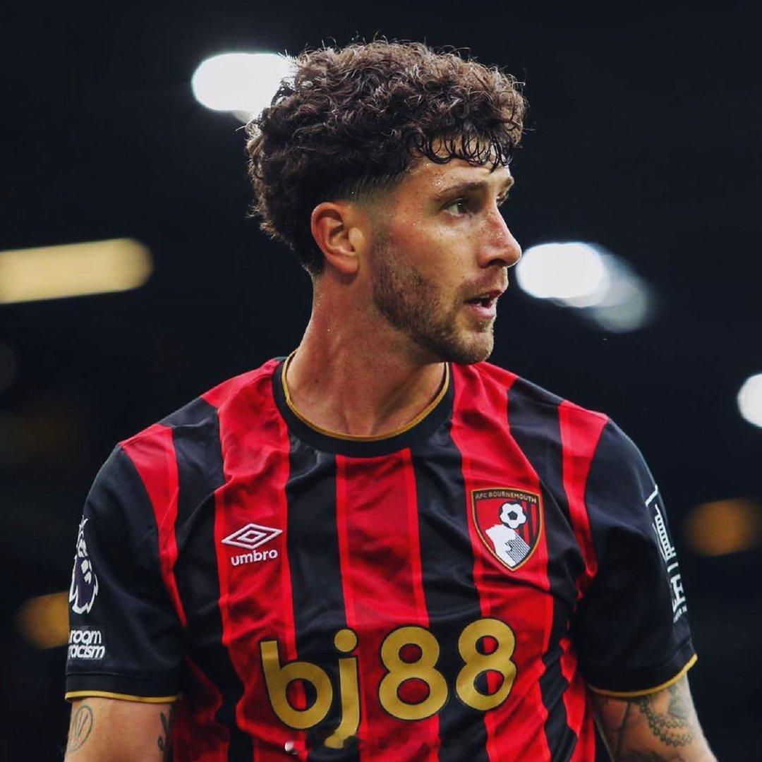 【巴萨免签新目标】罗马诺消息：巴萨和尤文图斯，都对伯恩茅斯中卫塞内西很感兴趣，这