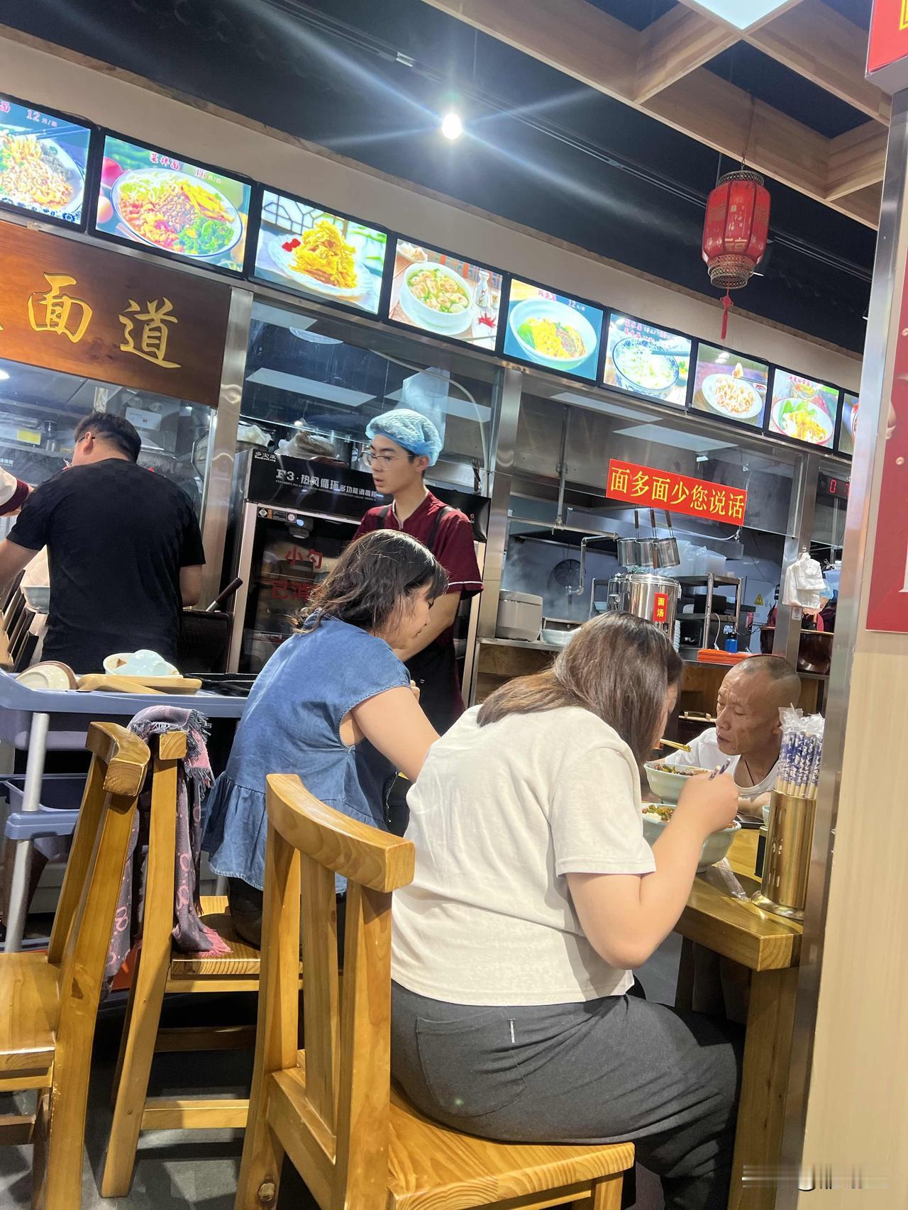 今天上午去兰州新区看向日葵花海，看完花海去采新鲜的蔬菜水果，采完蔬菜再去新区吃个