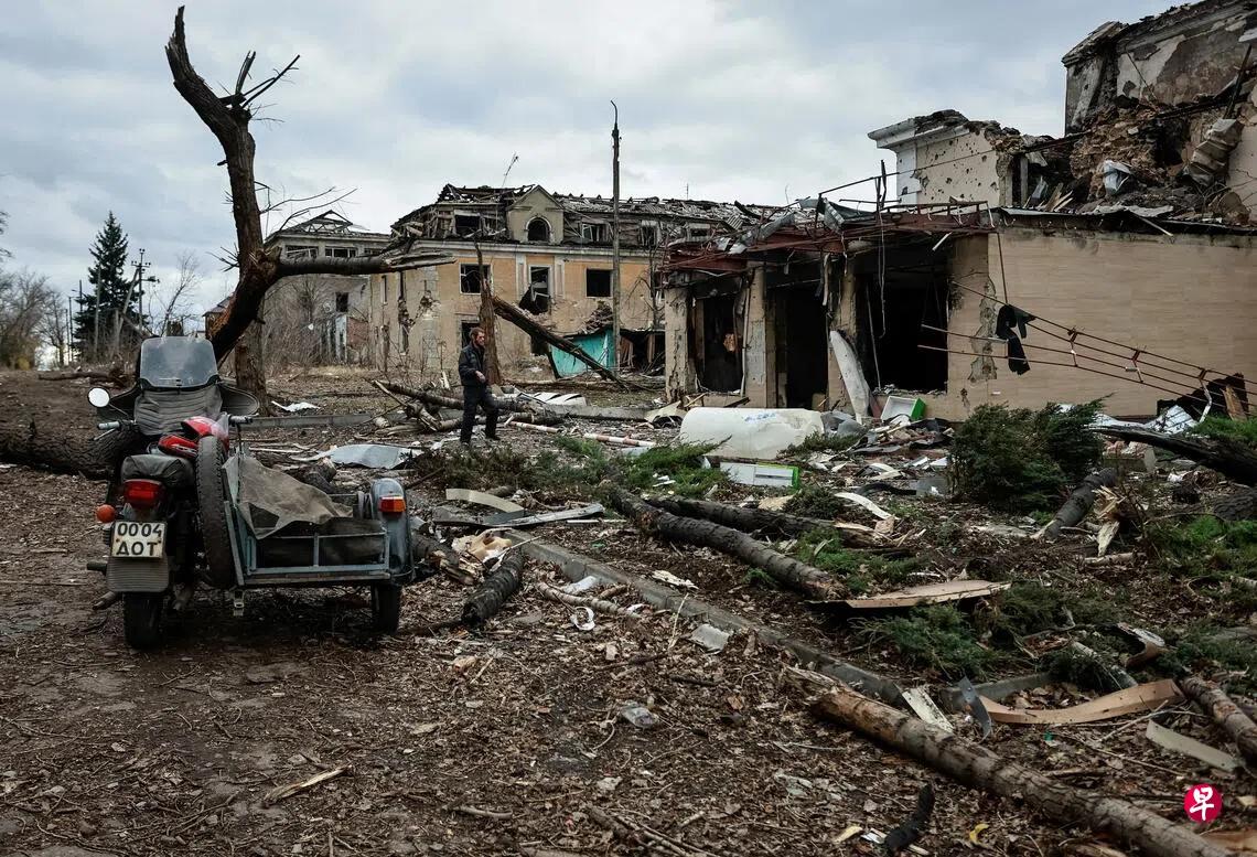 俄乌战争持续，近期战斗集中在乌克兰东部地区。图为上星期六乌东顿涅茨克地区前线城镇