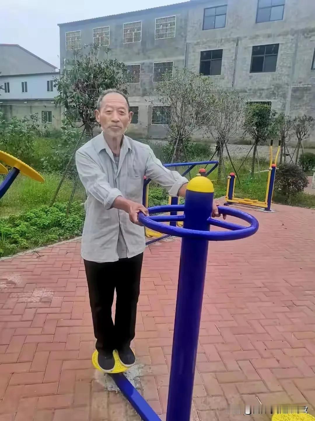 日前，国家卫健委发布1了《高龄老年人体质指数适宜范围与体重管理标准》对高龄老人的