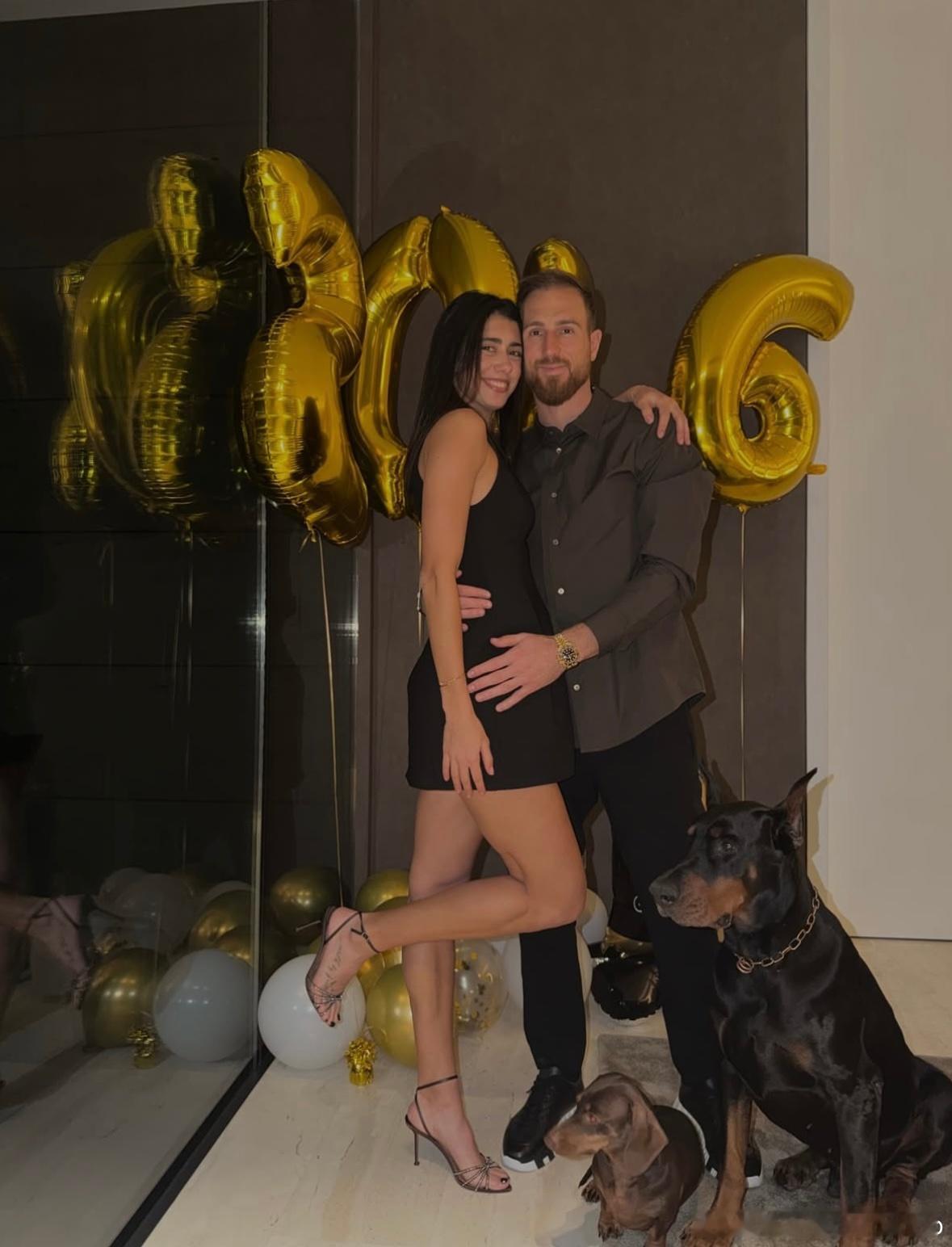 达尼洛维奇❤️奥布拉克Olga和门神在一起跨年，祝大家2026年新年快乐！wta