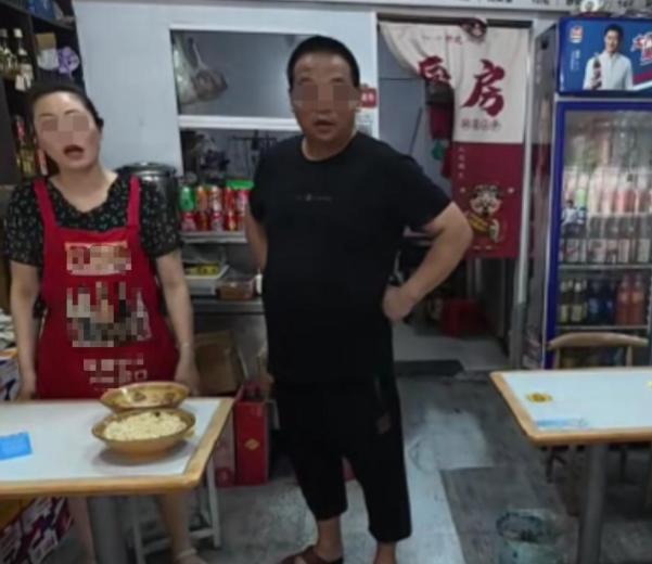 “格局太小！”谁能想到，仅仅因为区区9毛钱，苏州木渎镇一对开面馆的夫妻，硬生生在