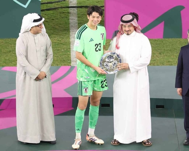 日网友反驳“李昊没拿金手套不公平”：决赛防线崩溃就丢4个